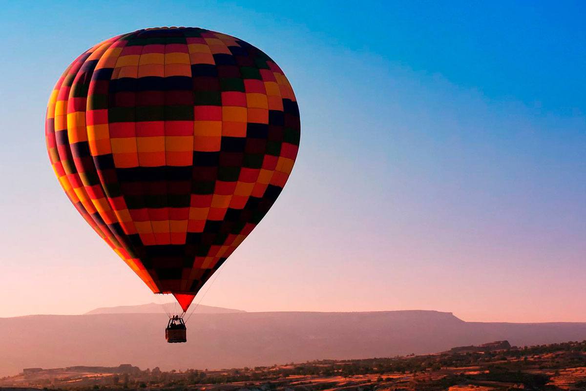 Passeio de balão de ar quente em Montserrat - Living Tours