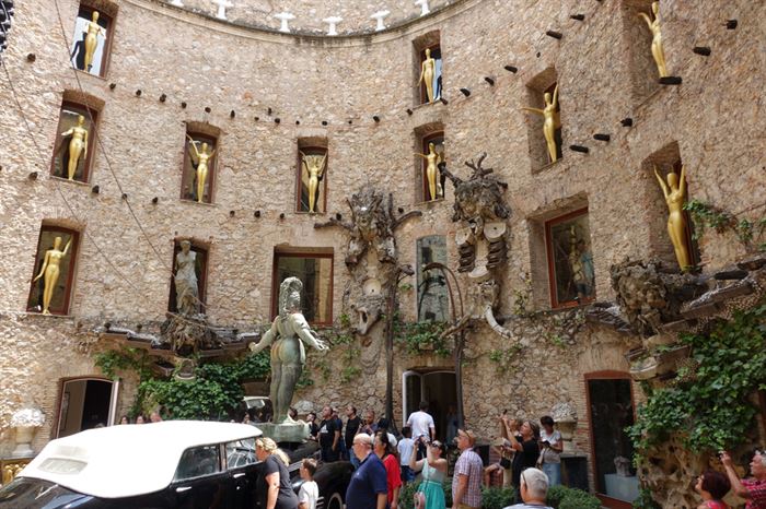 Excursion Privada Dalí Figueres - Living Tours
