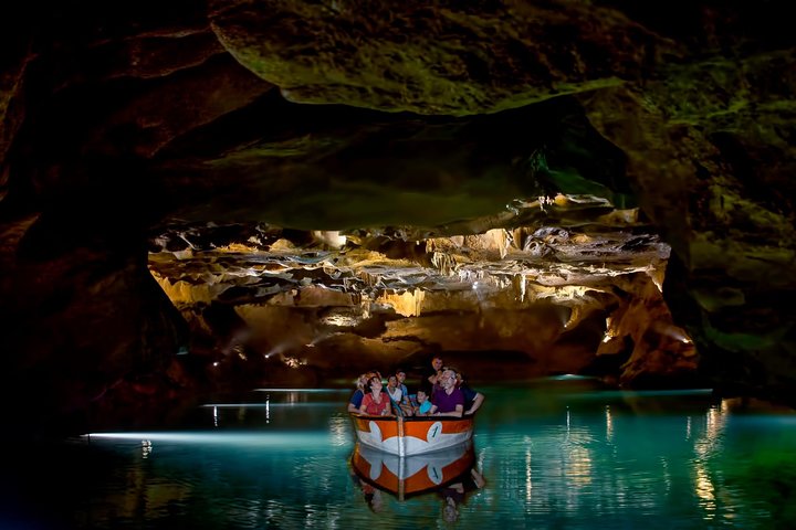 Excursion to the San José Caves by Living Tours