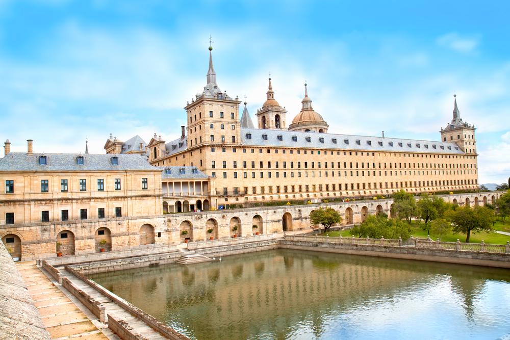 El Escorial and Valley of the Fallen Tour - Living Tours