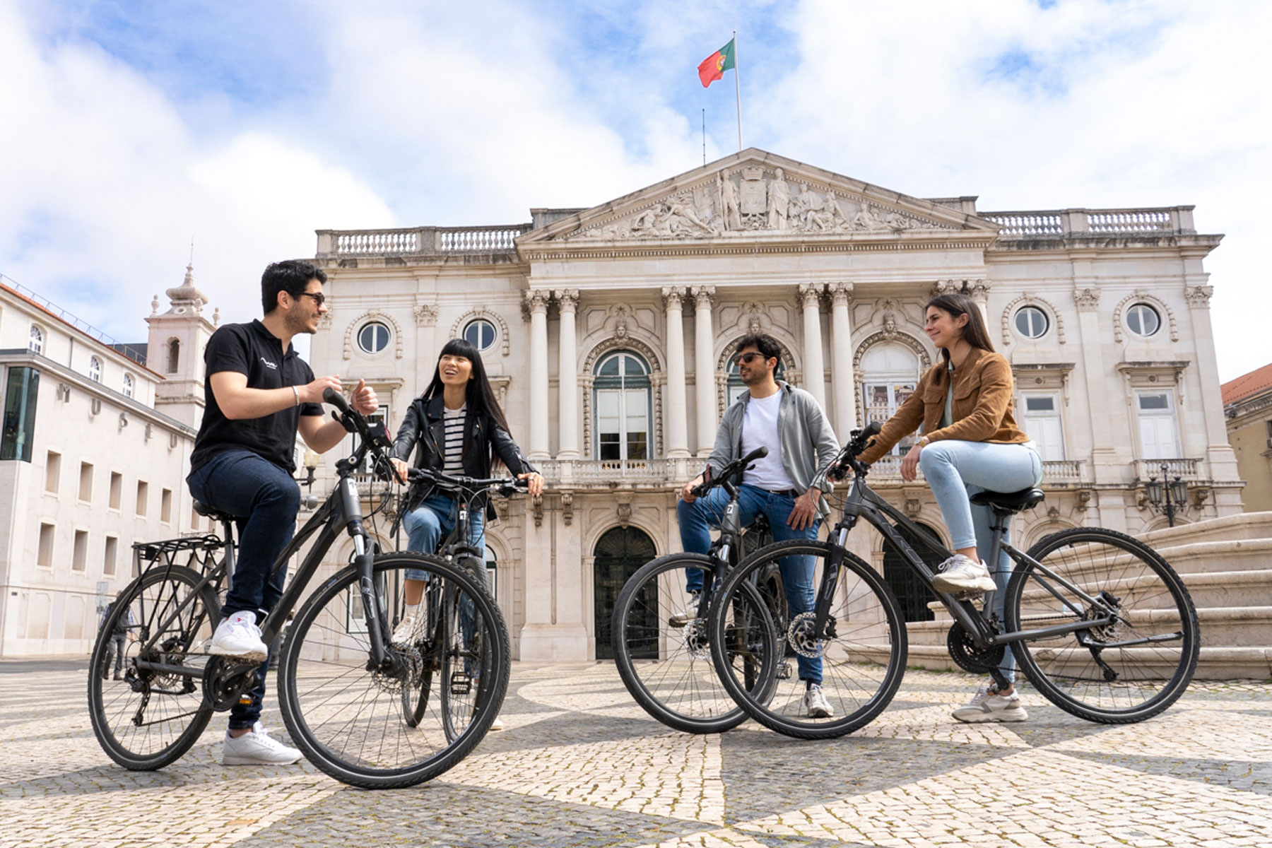 Pedalando pela charmosa cidade de Lisboa: Uma aventura de bicicleta