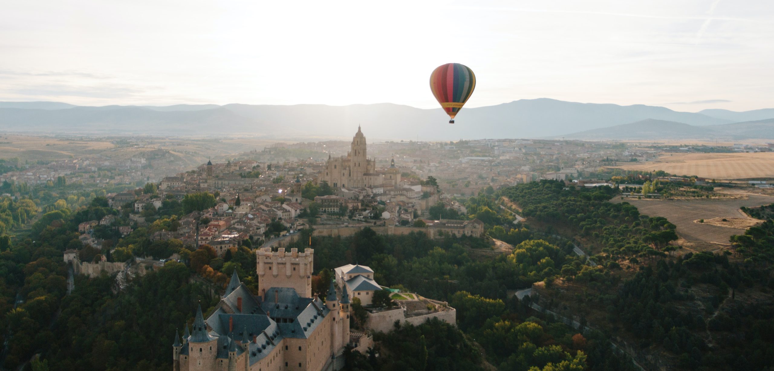 Experiência de balão de ar quente em Segóvia a partir de Madrid pela Living Tours