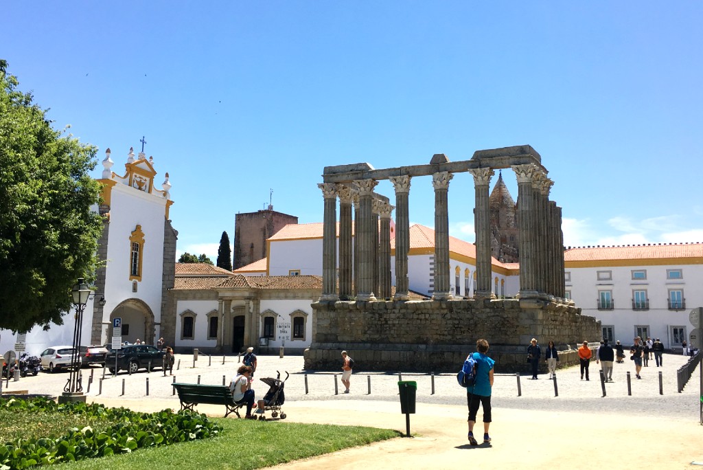 Diana Temple in Évora - Living Tours
